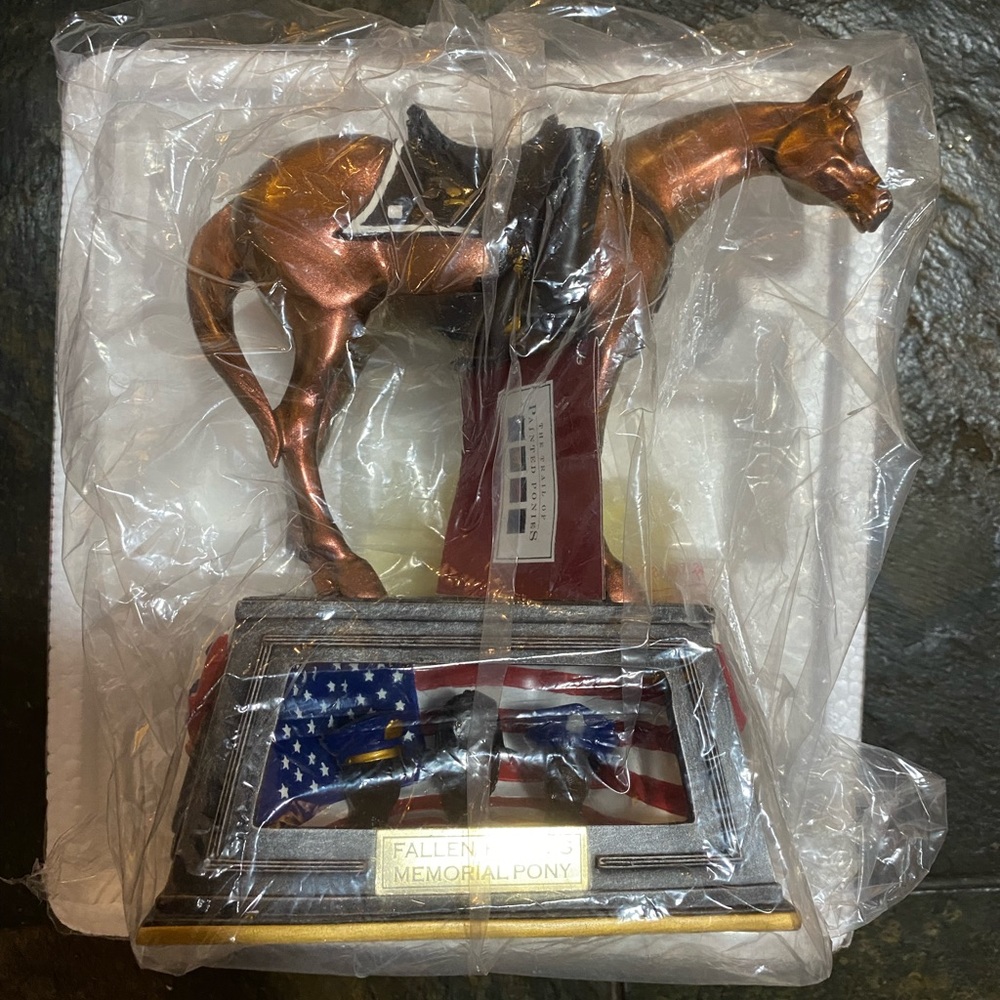 The Trail Of Painted Ponies Fallen Heroes Memorial Pony - Retired